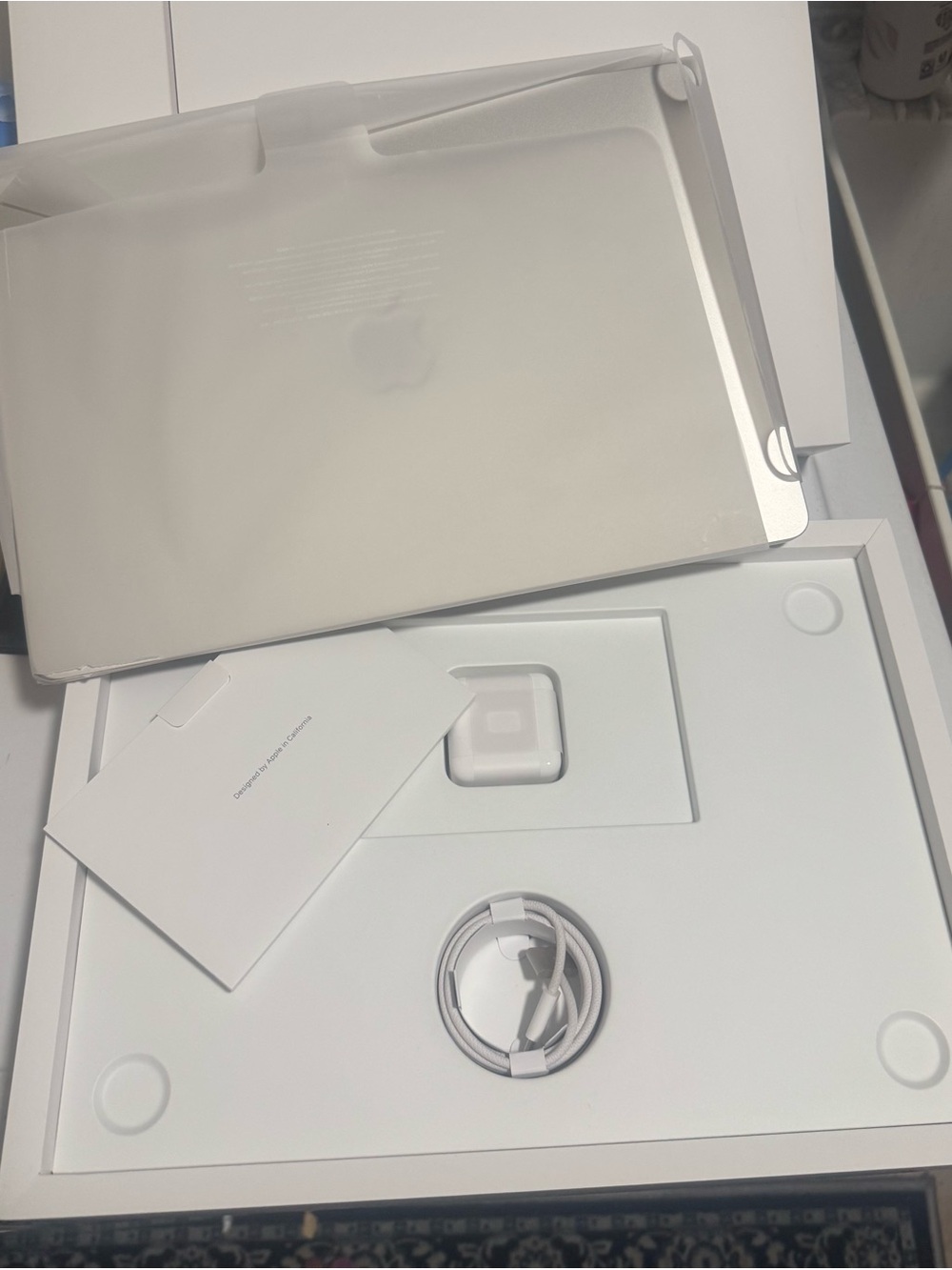 NIB Apple Macbook Air in Starlight - Picture 6 of 7